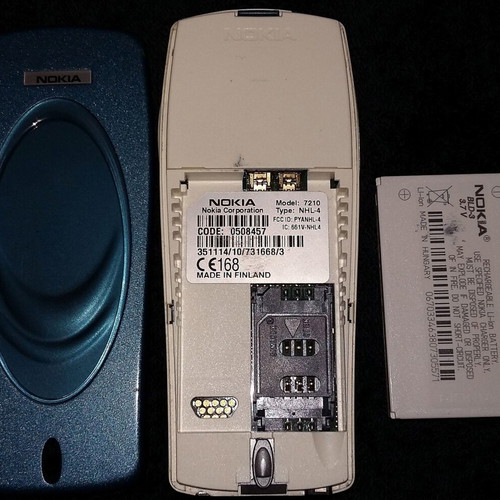 Nokia 7210 - Works normally - With its charger