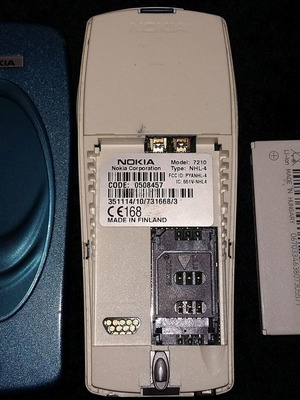 Nokia 7210 - Works normally - With its charger