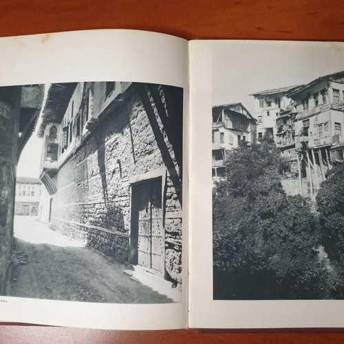 En Grece photographic journey with 118 photos by A. Bon used
