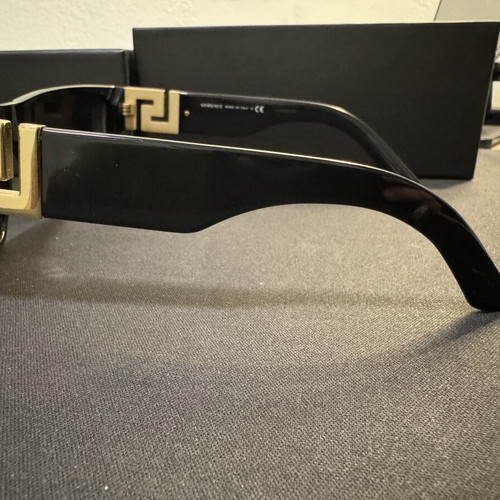 Versace sunglasses like new, black frame