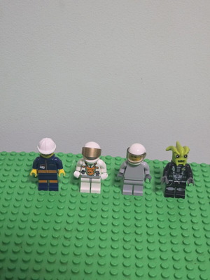 Lego Space minifigures set used, collectible