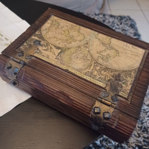 Wooden cigar case used