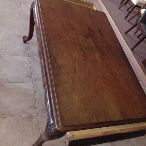 Leontos Antique Table in Like New Condition, Walnut Wood