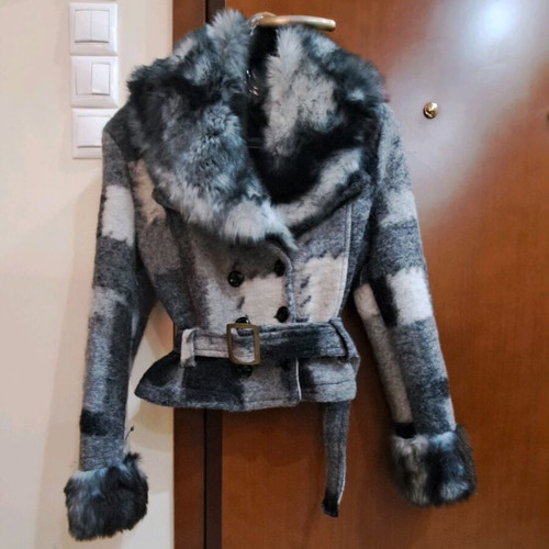Women's coat like new, size L, black and gray