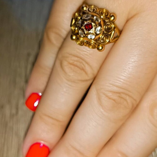 Gold vintage women's ring 14K like new with red zircon stone
