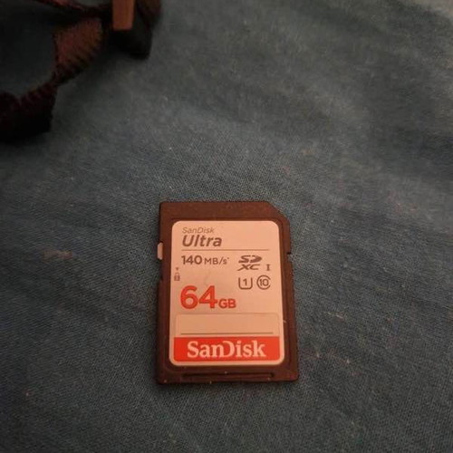 Canon EOS2000D camera with 18-55mm lens like new