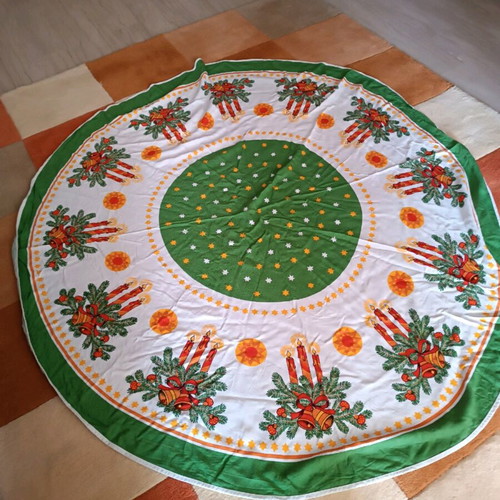 Christmas tablecloths like new, pack of 2 pieces