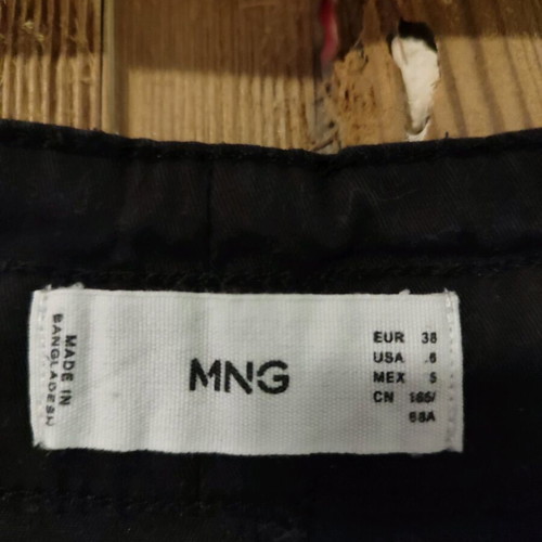 Black high-waisted Mango pants like new with belt