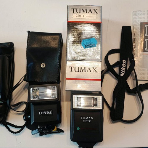 Nikon F60 camera set like new with 2 lenses and 2 flashes