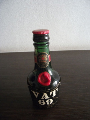 VAT 69 ουίσκυ μινιατούρα δεκαετίας 1970 μεταχειρισμένο
