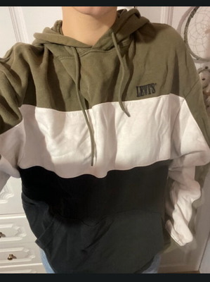 Levi’s Relaxed Sweater unisex like new, size small, khaki and black