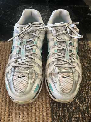 Nike athletic shoes used, size 40