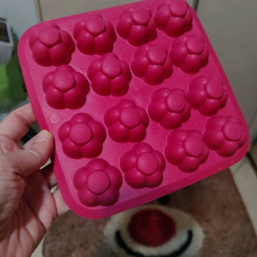 Ice cube tray pink like new