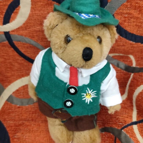 Two plush teddy bears like new, soft and clean