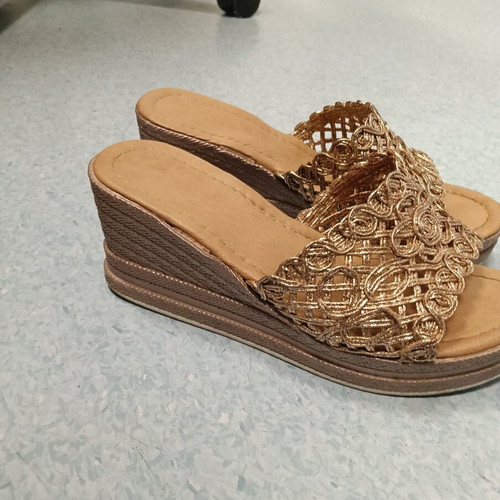 Platform sandals with gold woven details, size 38