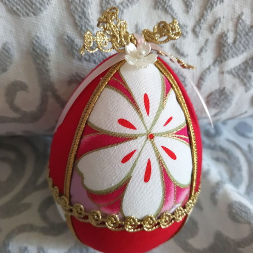 Large Easter egg 14cm like new with red and printed fabrics