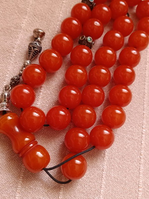 Vintage handmade bakelite mastic komboloi, 33 beads