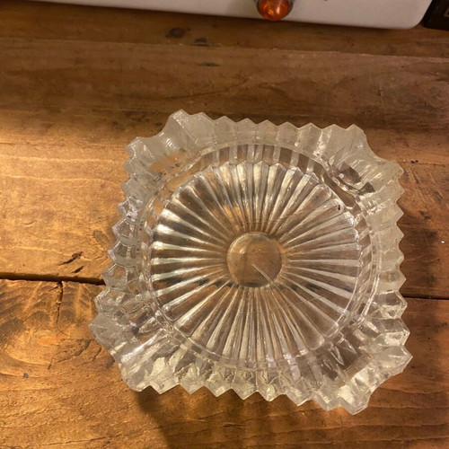 Glass ashtray used with unique shape