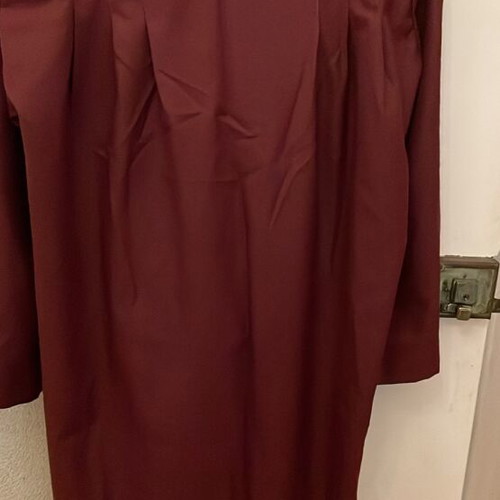 Student gown burgundy new with cap