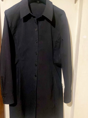 COS μακρύ βαμβακερό shirt dress με ελαστάνη σε μαύρο, μέγεθος M