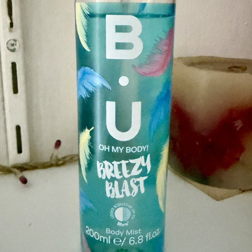 B.U. Breezy Blast Body Mist 200 ml like new