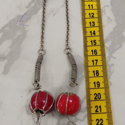 Vintage women's necklace from the 1970s, used