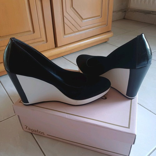 Platforms like new, women's closed, black and white, size 38, suede and patent