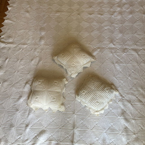 Vintage handmade crochet bedspread with 3 matching pillows white/ecru
