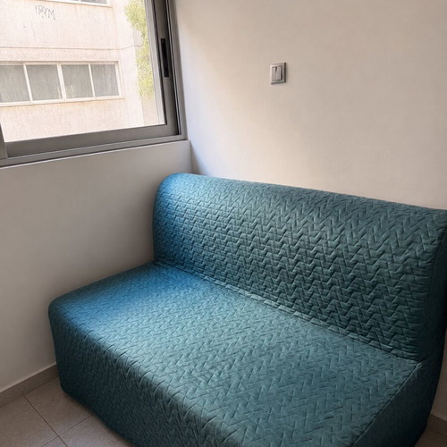 Two-seater sofa bed like new, ideal for students and Airbnb