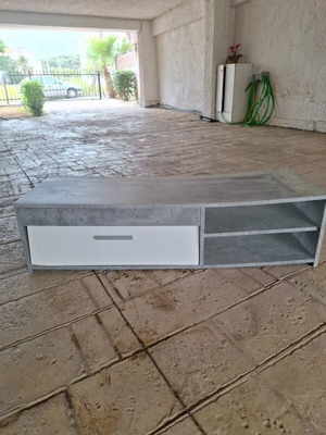 Έπιπλο τηλεόρασης μεταχειρισμένο με ελάττωμα στο ντουλαπάκι