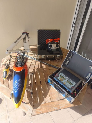 ALIGN T-Rex 700E Pro DFC τηλεκατευθυνόμενο ελικόπτερο με χειριστήριο Futaba, φορτιστή και ελικόπτερο 250