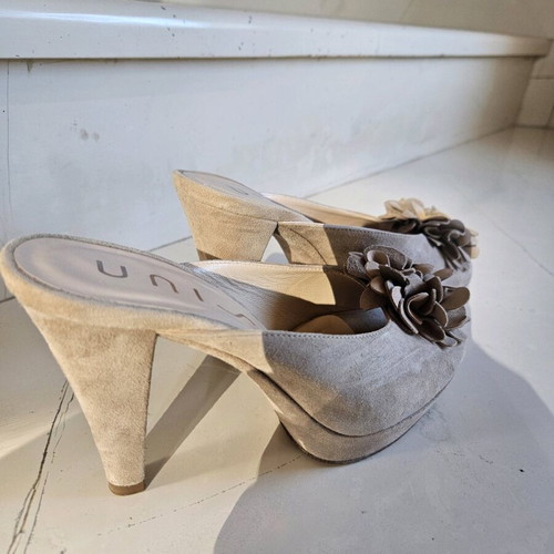 Beige sandals like new, size 37