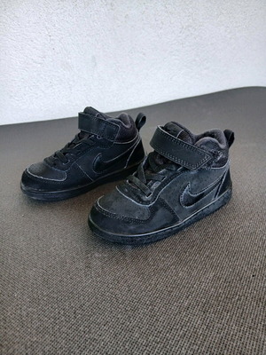 Nike sneakers size 25 like new, black