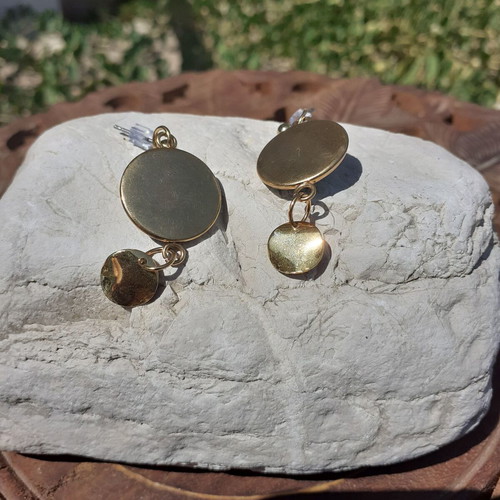 Earrings with cultured pearls and liquid glass
