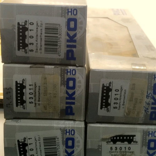 Piko HO Scale Train Cars like new, set of 5 with lighting