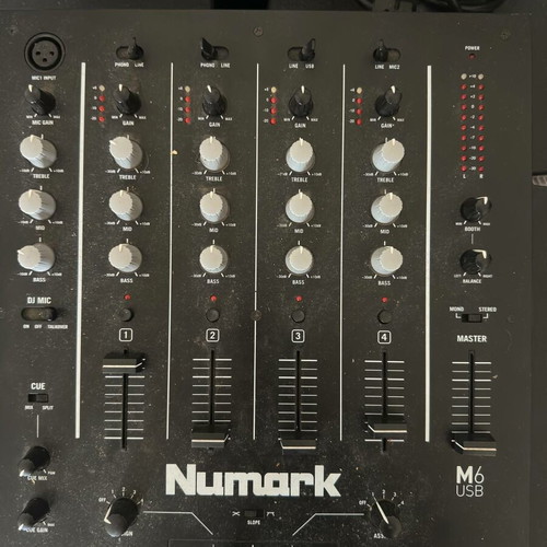 Numark M6 USB professional sound system like new