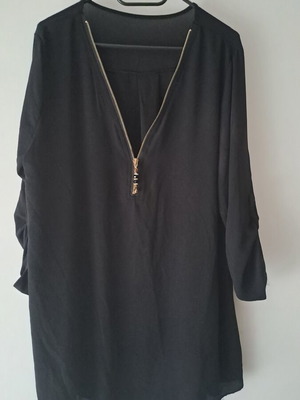 Black tunic with zipper and decorative beads used, women's one size