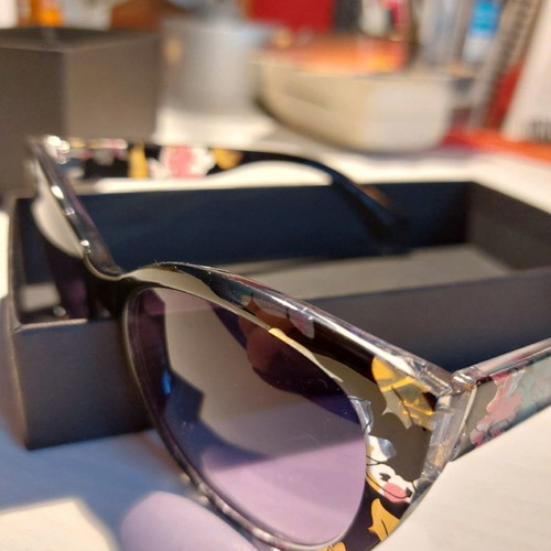 Sunglasses used with horn frame and purple UV protection lens