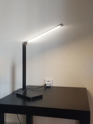 Younit LED desk lamp with USB power, like new