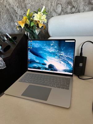 Microsoft Surface Laptop 7 Copilot+ 13,8" οθόνη αφής 120Hz σαν καινούργιο, 16GB RAM, 512GB SSD