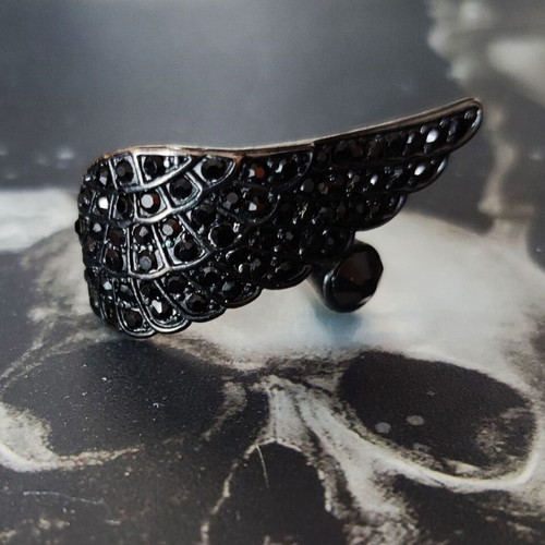Gothic black wing ring with strass, new