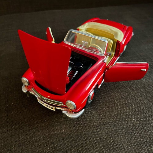 Mercedes 190SL 1:18 Red BURAGO like new