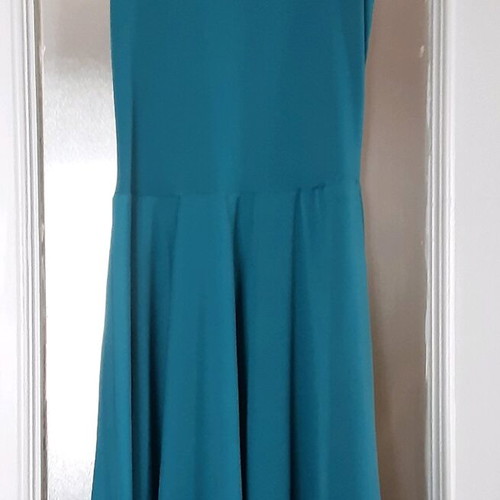 Elastic flared dress with back opening petrol like new