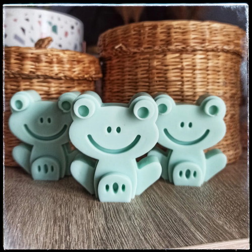 Glycerin soap SLS free with shea butter frog shape