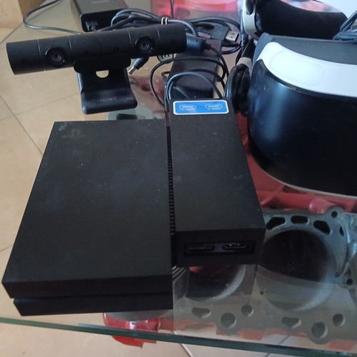 PS4 VR headset first model with all cables, like new
