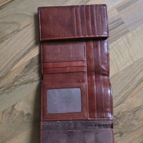 Women's leather wallet CID like new, brown