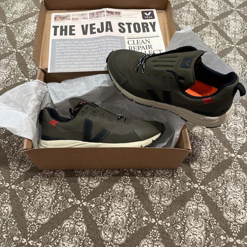 Veja sneakers size 42.5, black and khaki
