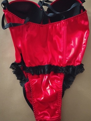 Lingerie new, size 2, black and red