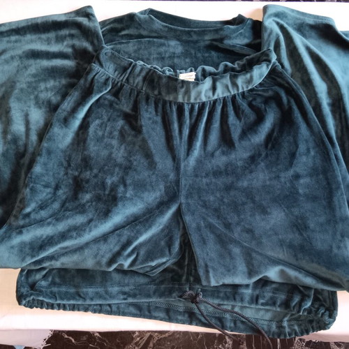 Velour sleepwear set small-medium like new, cypress color