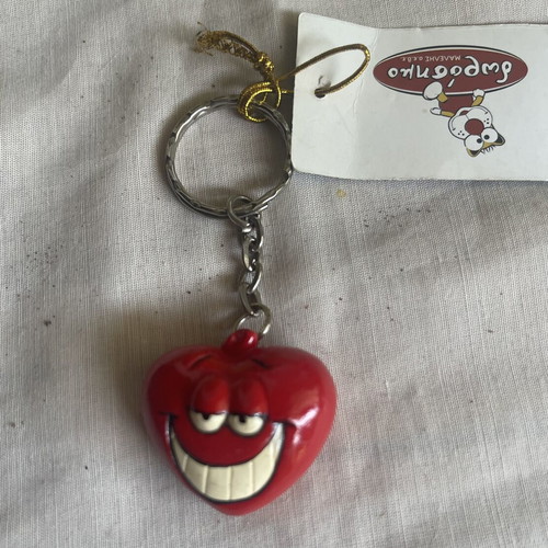 Vintage heart keychain ceramic with funny expression new, Dorosimo